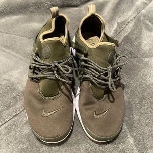 Womens Green Nike Sneakers